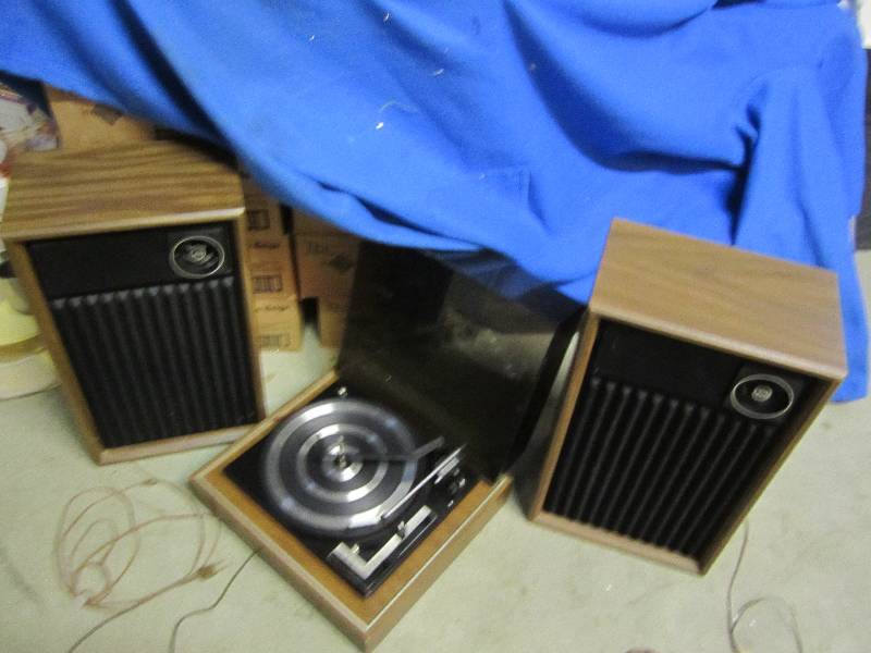 lot 33 image: Turntable, 2 speakers, 8 track radi...