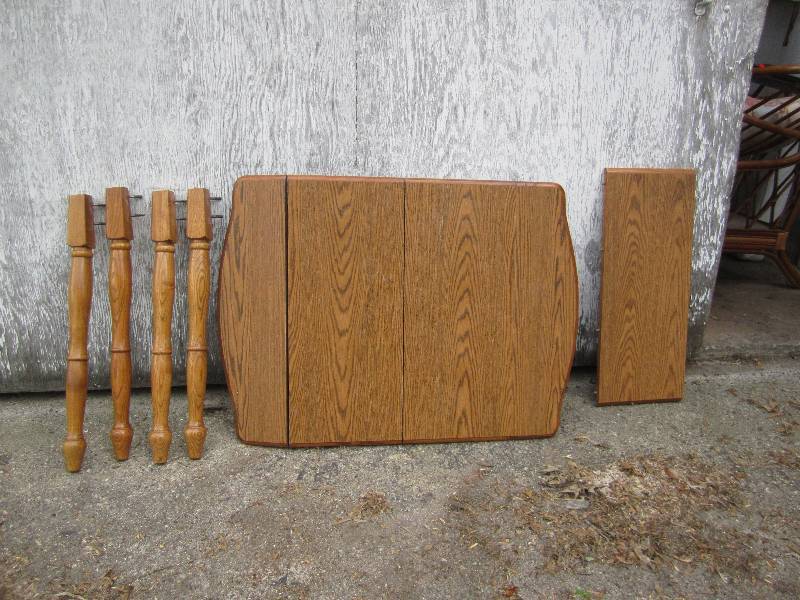 lot 268 image: Drop leaf table 40 x 30 top includ...