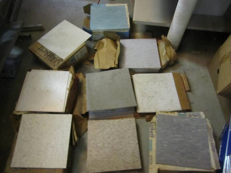 lot 272 image: Lot of assorted floor tile approx 2...