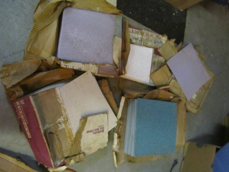 lot 273 image: Lot of assorted floor tile approx 1...