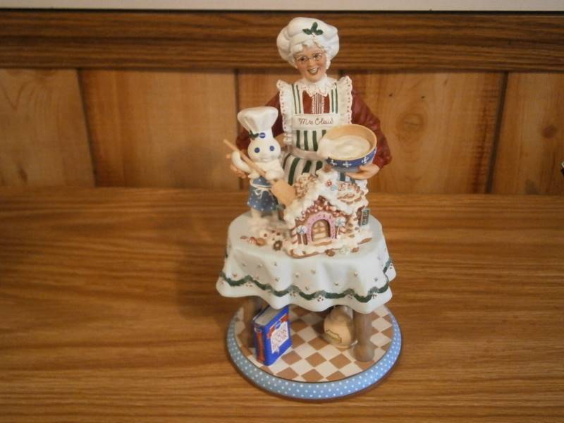 lot 5 image: Danbury Mint Porcelain Pillsbury Mrs Clause