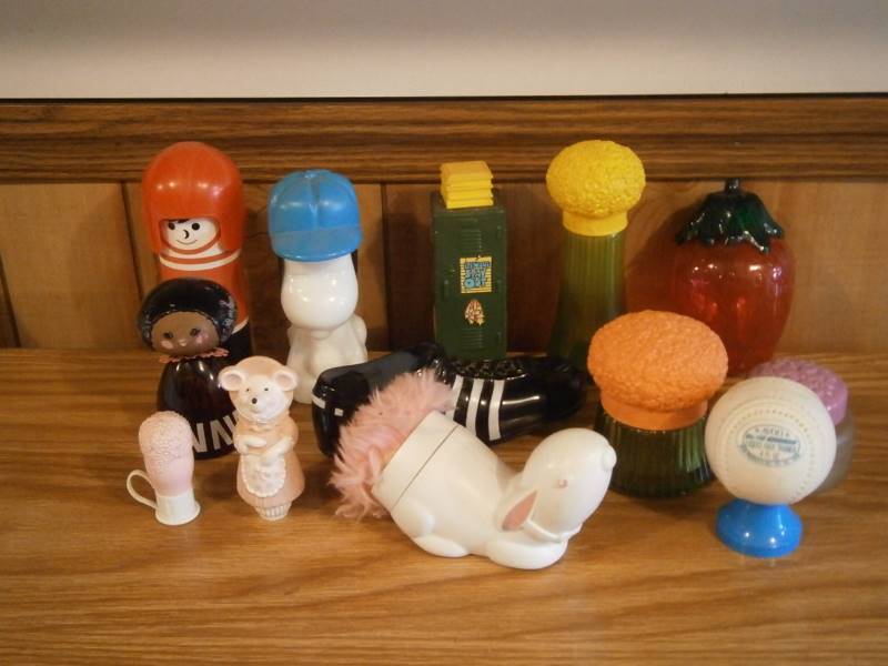 lot 9 image: (10) Kids Avon Decanters (3) Gelle