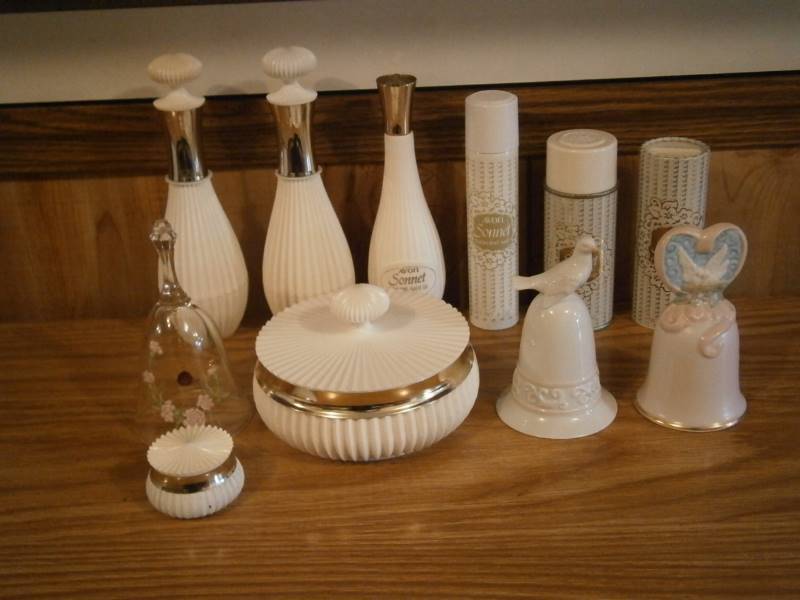 lot 10 image: (8) Avon Sonnet, Beauty Dust, Cologne Mist, Bath Oil