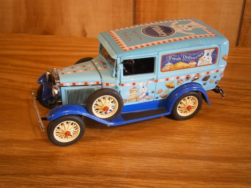 lot 18 image: Danbury Mint Pillsbury Sweats and Treats Truck