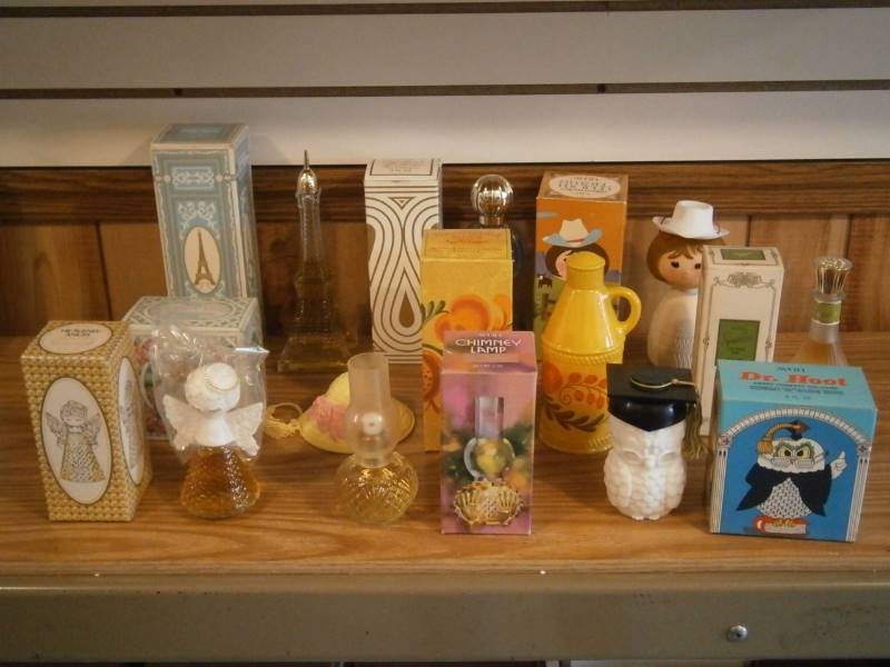 lot 24 image: (9) Avon Decanters (full wboxes)