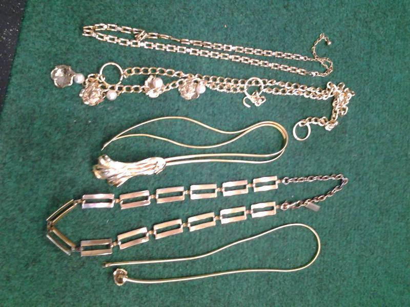 Assorted Chain & Stretch Belts