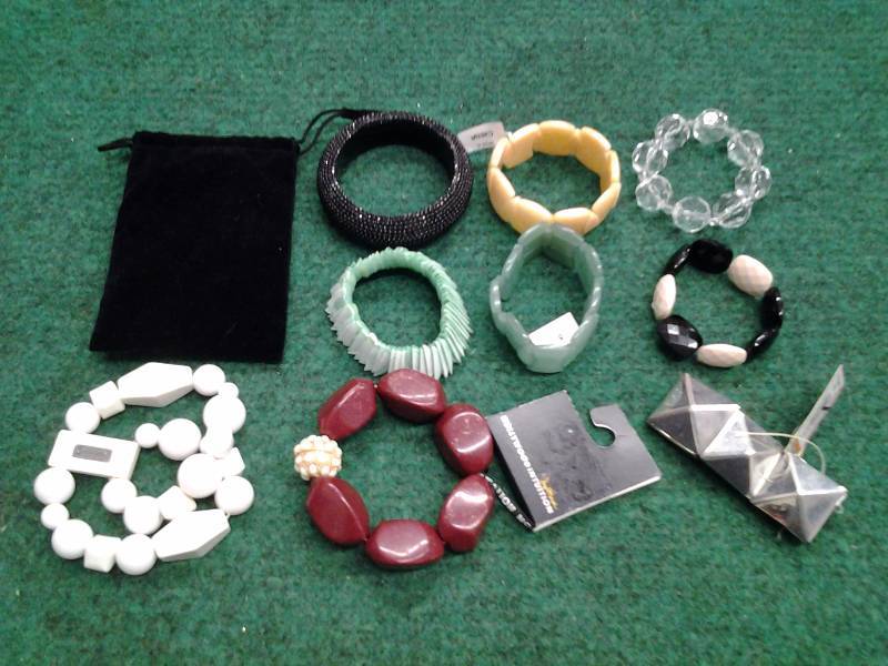 Lot Of Assorted Bracelets (Stretch & Bangle)