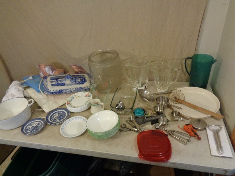 Le Creuset Cast Pot, Kitchen Items and More