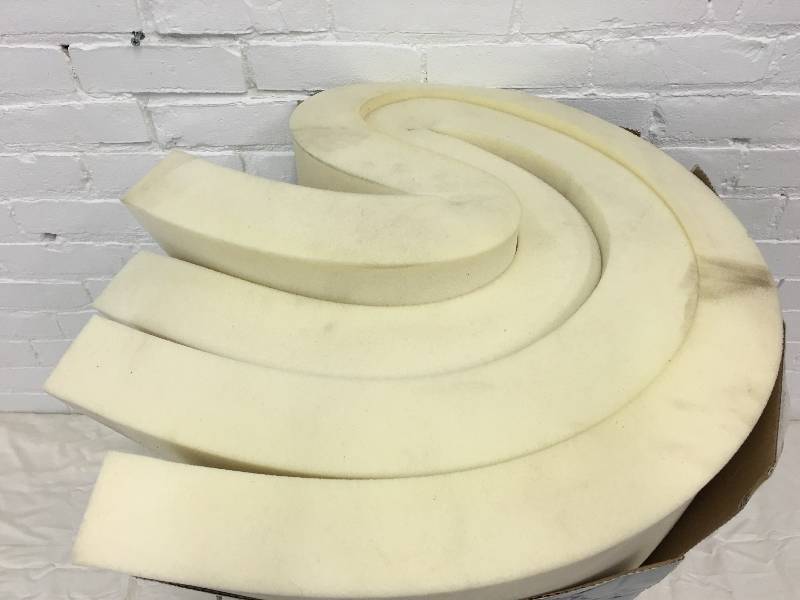lot 58 image: Therapedic 3-Inch Luxury Quilted Deluxe Memory Foam Bed Topper size full