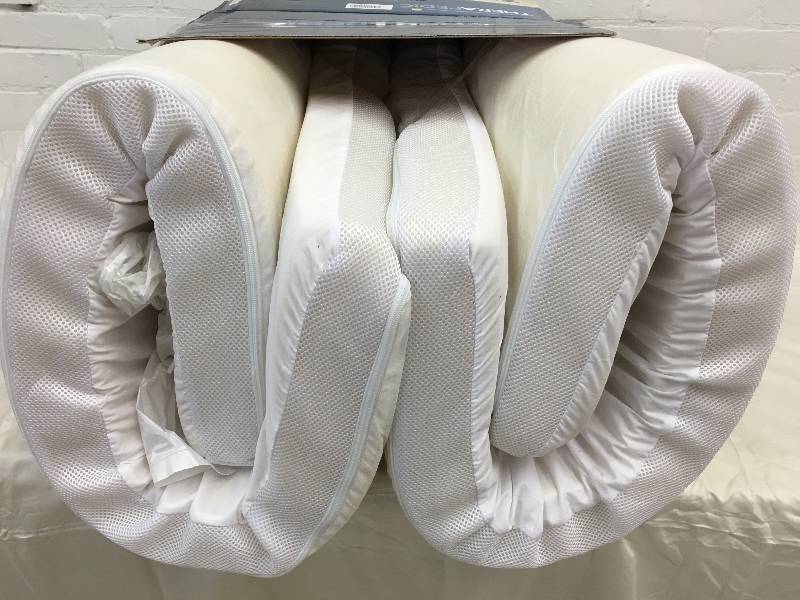 lot 76 image: Therapedic 3-Inch Luxury Quilted Deluxe Memory Foam Bed Topper size full