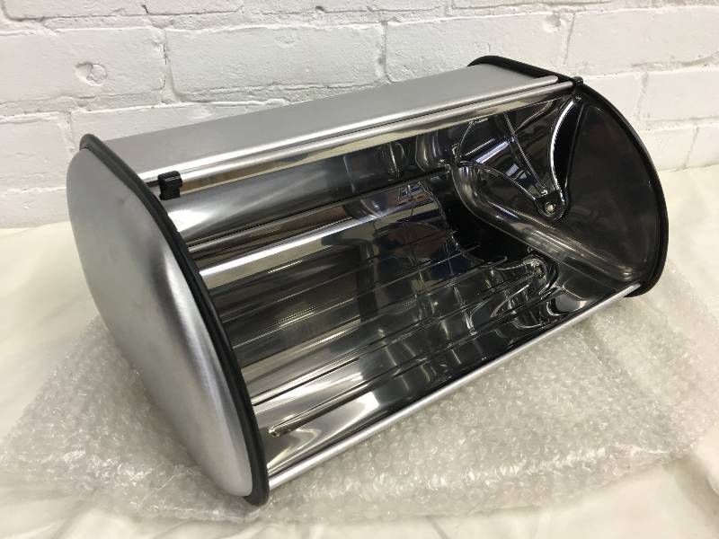 lot 102 image: Bread bin