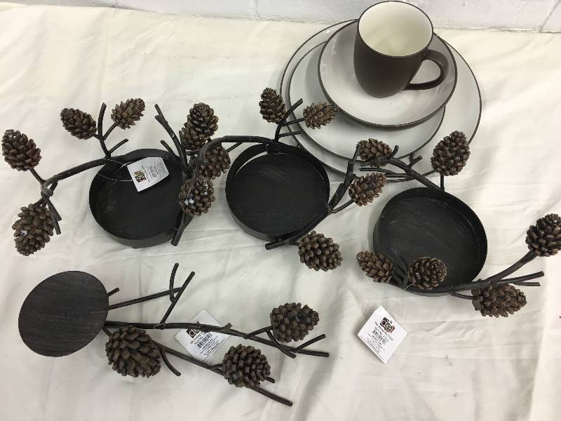 lot 104 image: 4 candle holders and dishes