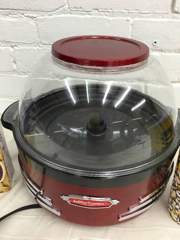 lot 118 image: Nostalgia SP300RETRORED Retro Series 6-Quart Stirring Popcorn Popper  and popcorn