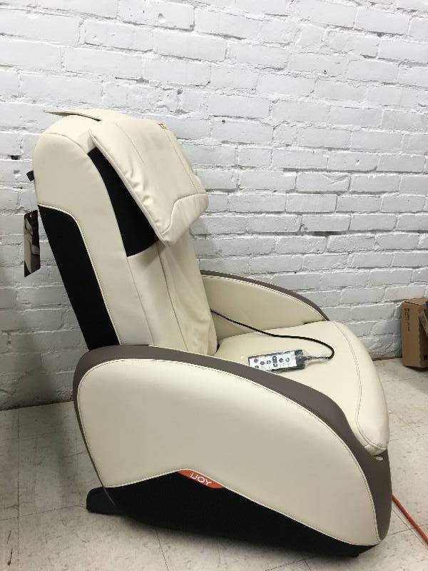 lot 122 image: iJoy Active 2.0 Perfect Fit Massage Chair  retail $499