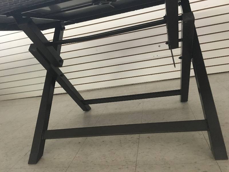 lot 168 image: 4ft folding wicker table with umbrella hole