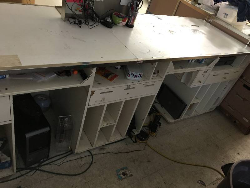 lot 185 image: 10ft white cash register desk