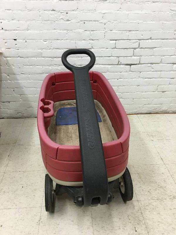 lot 201 image: radio flyer wagon