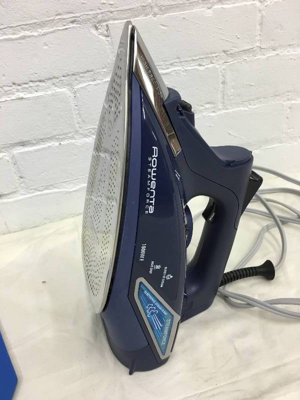 lot 224 image: Rowenta Steam Force Iron