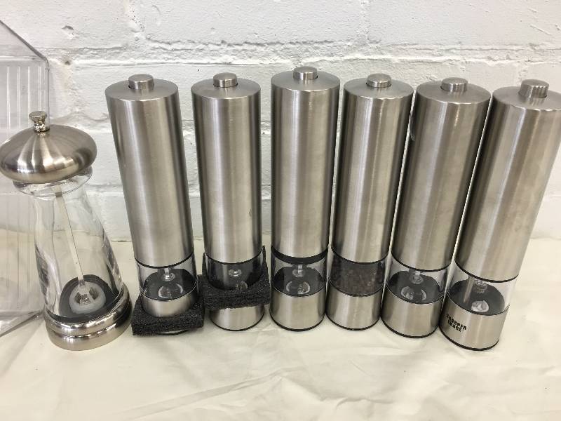 lot 268 image: 7 pepper grinders