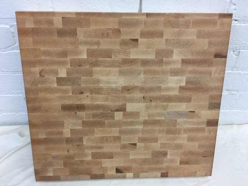 lot 307 image: Gourmet 15 34-inch x 17 34-inch CarvingCutting Board