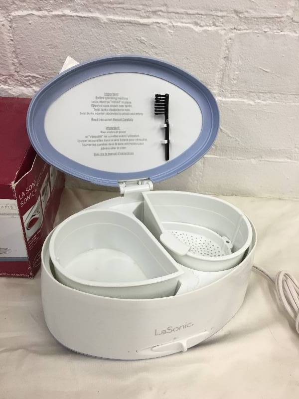 lot 316 image: two Connoisseurs La Sonic Supreme Jewelry Cleaning Machine
