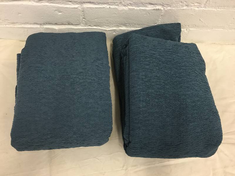 lot 319 image: two heavy duty black out curtains 84