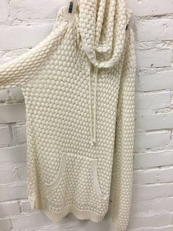 lot 391 image: maurices shirt size Small