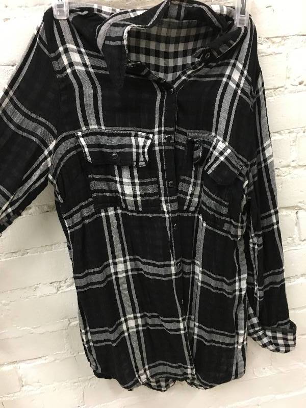 lot 392 image: maurices shirt size Small