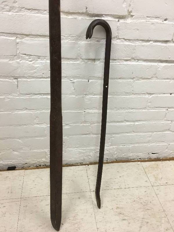 lot 409 image: heavy duty breaker bar and crow bar