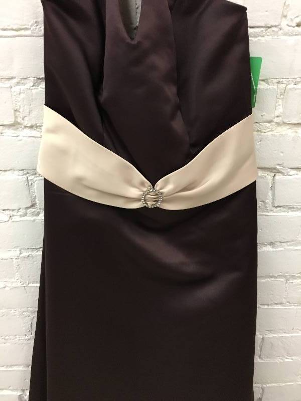lot 415 image: eden bridals size 10 latte
