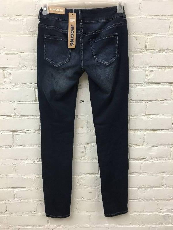lot 474 image: maurices small jeans