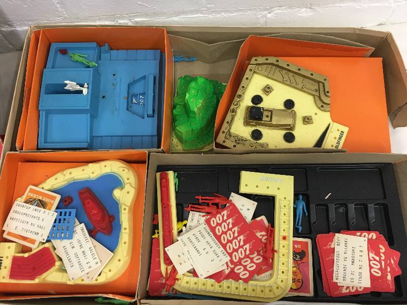 lot 108 image: 1966 james bond board game
