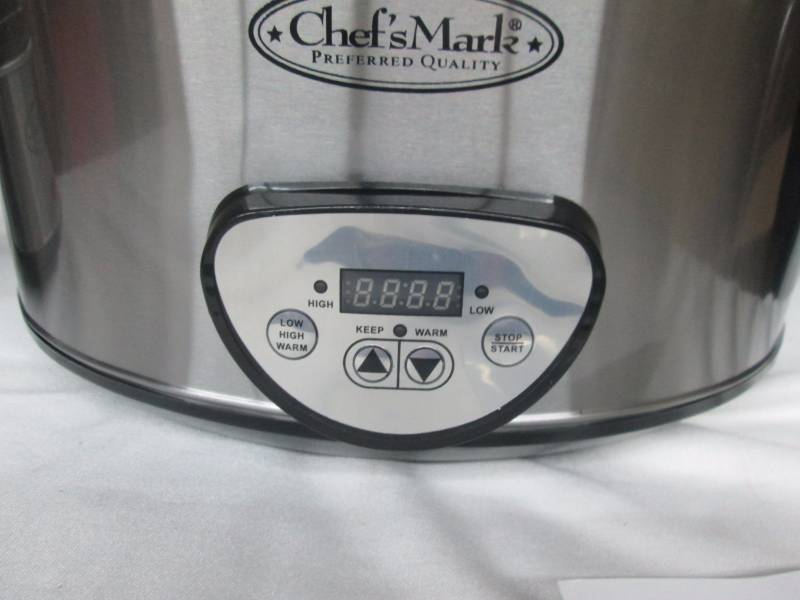 lot 60 image: Chefs Mark 6.5-Qt. Slow Cooker w Mini Crock