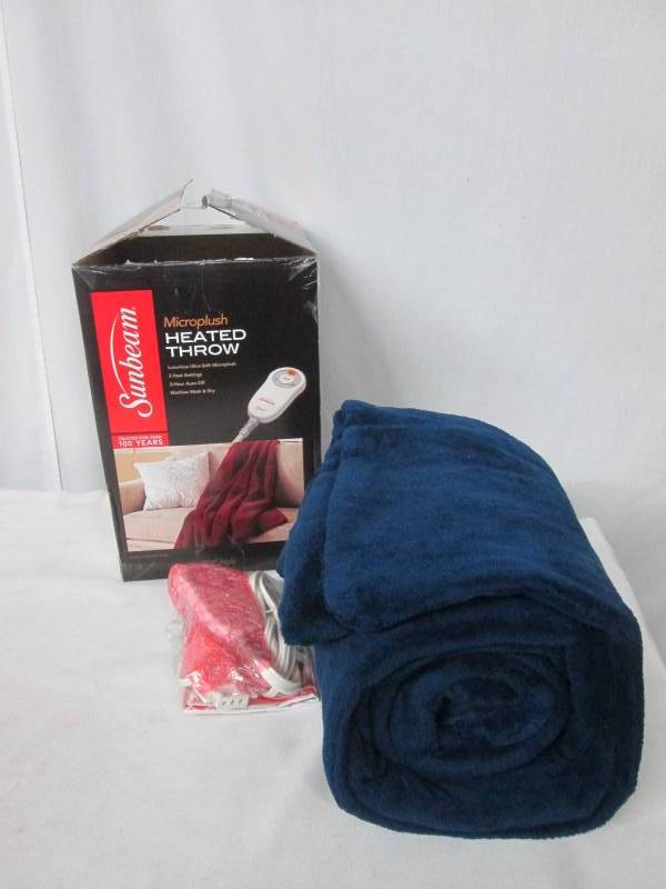 lot 41 image: Sunbeam Microplush Heated Throw