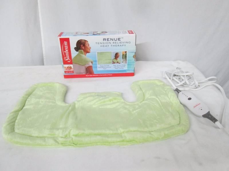lot 44 image: Sunbeam Renue Heat Therapy Neck and Shoulder Wrap
