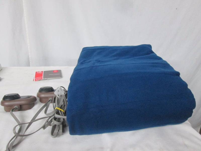 lot 34 image: Sunbeam Quilted Fleece Electric Blanket - Queen