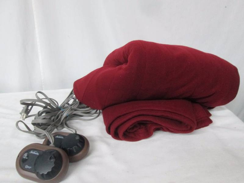 lot 48 image: Sunbeam Quilted Fleece Electric Blanket - King