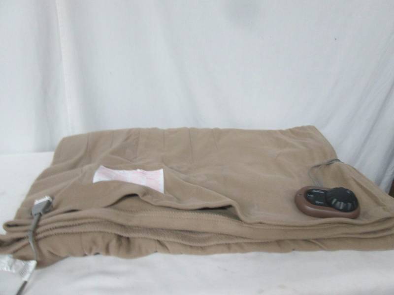 lot 35 image: Sunbeam Quilted Fleece Electric Blanket - Twin