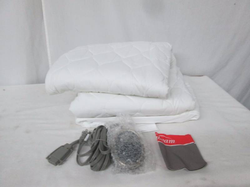 lot 31 image: Sunbeam Waterproof Electric Mattress Pad - Twin