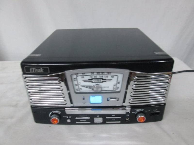 lot 21 image: Encore Technology Nostalgic 5-in-1 Sound System w Bluetooth
