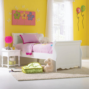 lot 23 image: Lauren Twin Sleigh Bed  - White