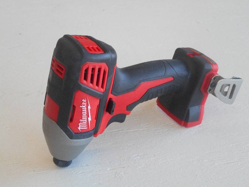 � Milwaukee M18 Cordless Lithium-Ion � Compact Impact Driver