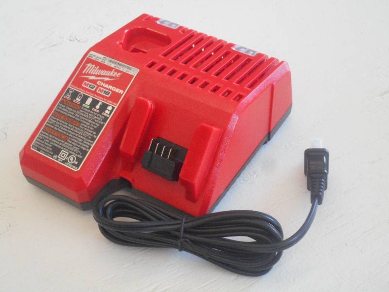 Milwaukee M12M18 Volt Battery Charger