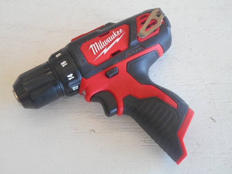 �� Milwaukee M12 Cordless Lithium...