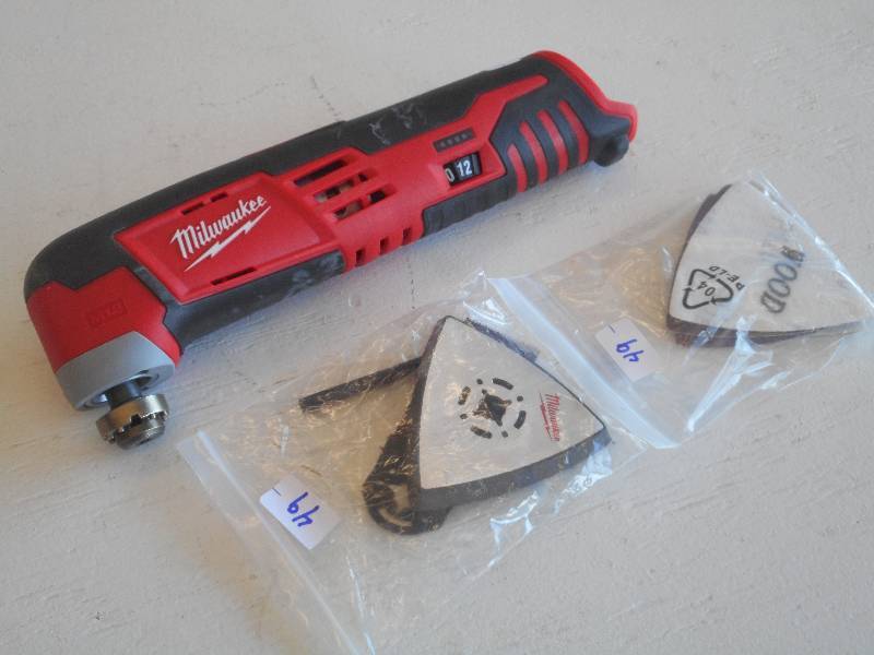 � Milwaukee M12 Cordless Lithium-I...