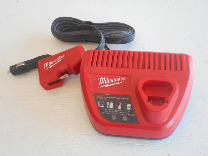 � Milwaukee M12 Charger with ACDC...