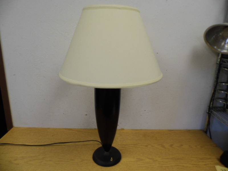 Round Lamp w Shade