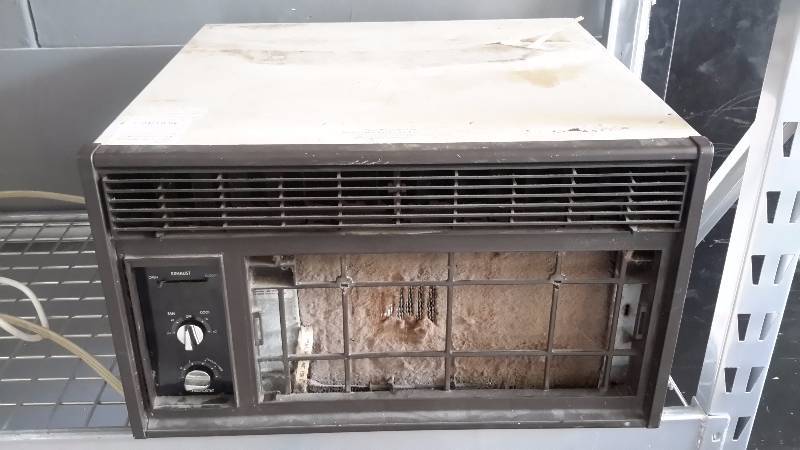 lot 1R image: Air conditioner