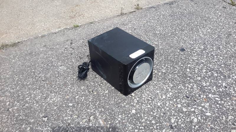 lot 5R image: iLuv i7500 BIK micro Hi-Fi system with sub woofer