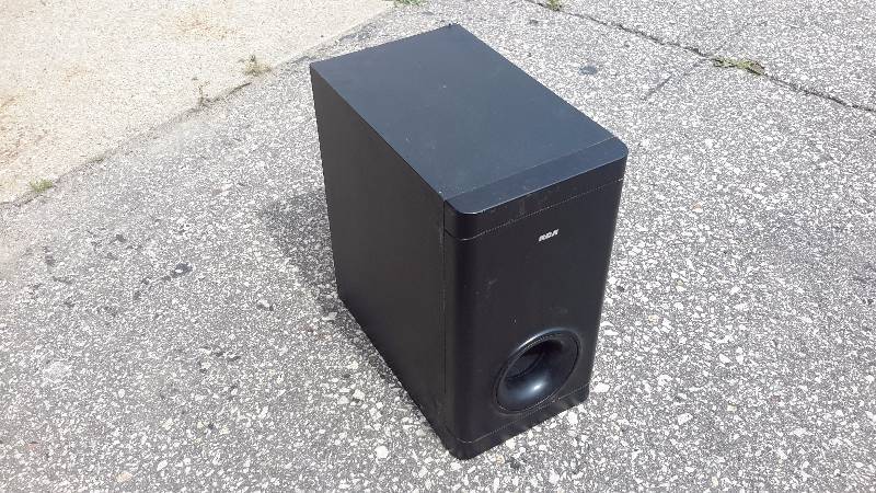 lot 6R image: RCA sub woofer-works